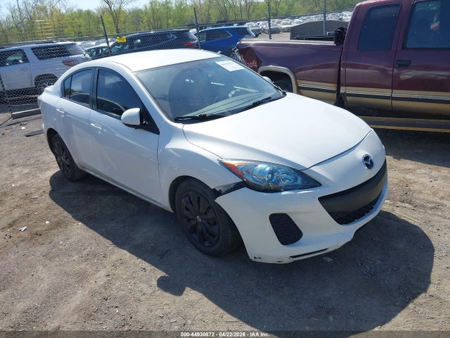 Salvage Mazda Mazda3 Image