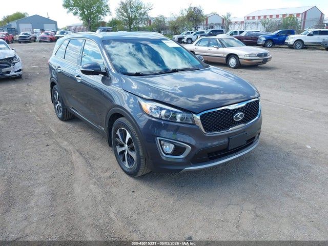 Salvage Kia Sorento Image