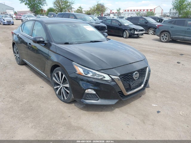 Salvage Nissan Altima Image