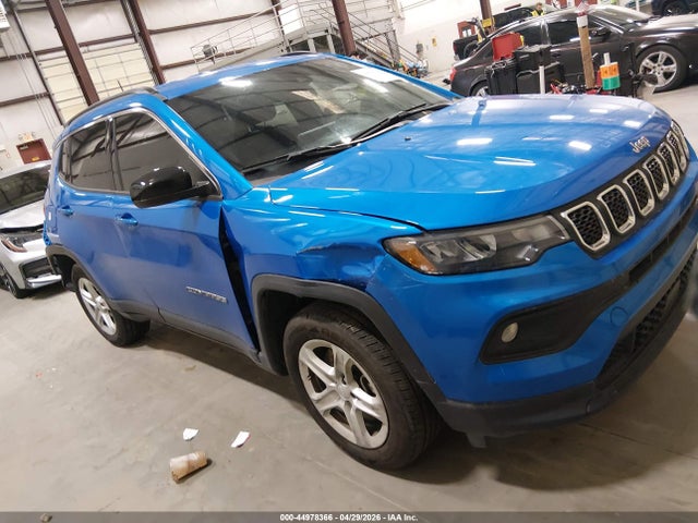 Salvage Jeep Compass Image