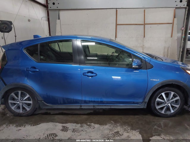 Toyota Prius c Four