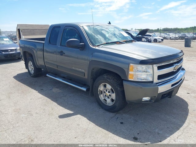 Salvage Chevrolet Silverado 1500 Image
