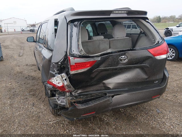 Toyota Sienna Le V6 8 Passenger