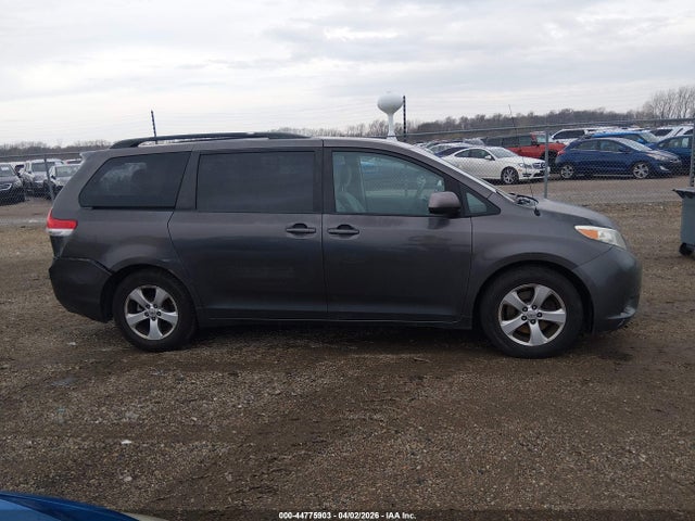 Toyota Sienna Le V6 8 Passenger