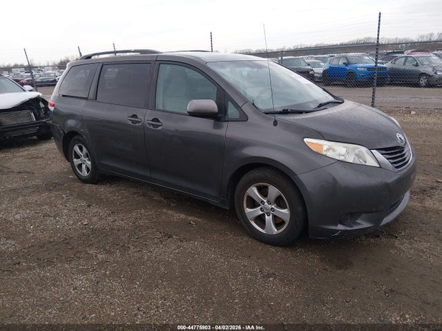 Salvage Toyota Sienna Image