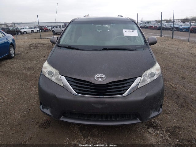 Toyota Sienna Le V6 8 Passenger