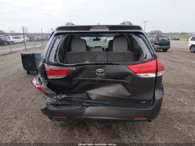 Toyota Sienna Le V6 8 Passenger