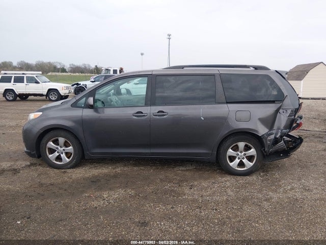 Toyota Sienna Le V6 8 Passenger