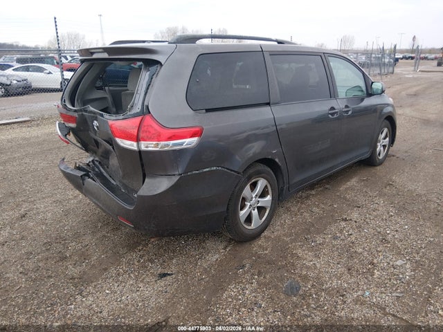 Toyota Sienna Le V6 8 Passenger