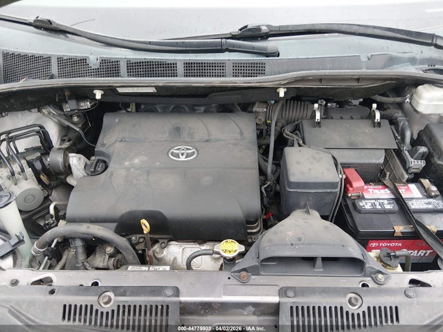 Toyota Sienna Le V6 8 Passenger