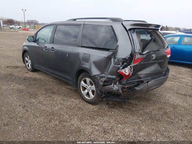 Toyota Sienna Le V6 8 Passenger