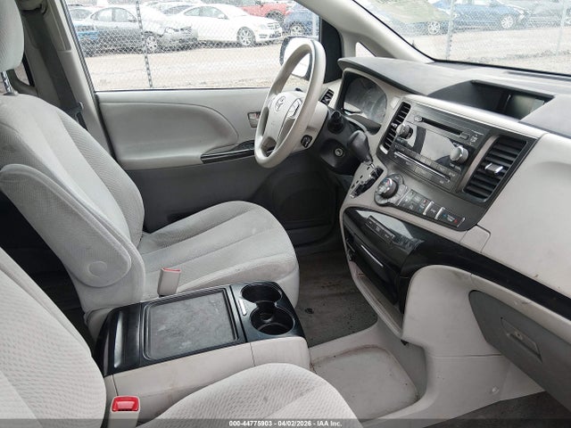 Toyota Sienna Le V6 8 Passenger
