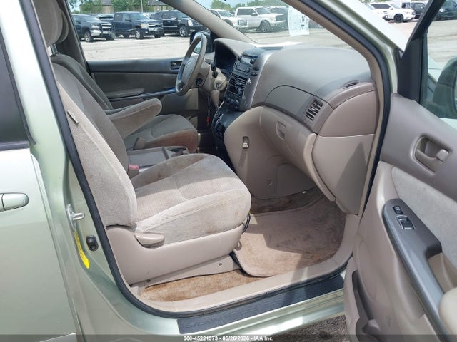 Toyota Sienna Ce