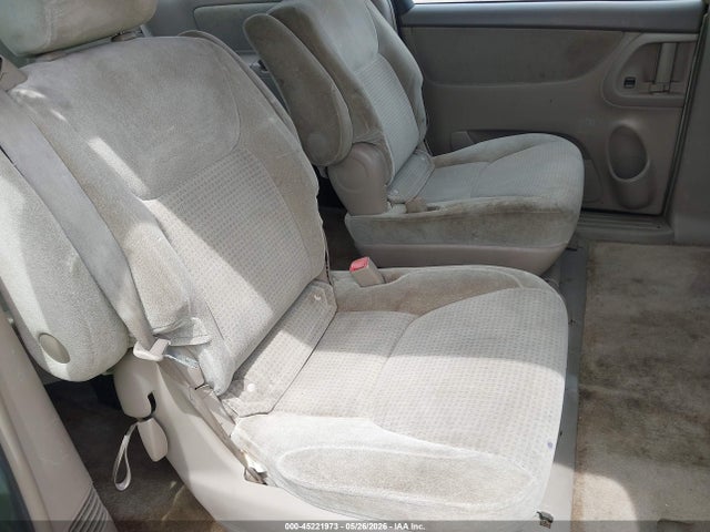 Toyota Sienna Ce