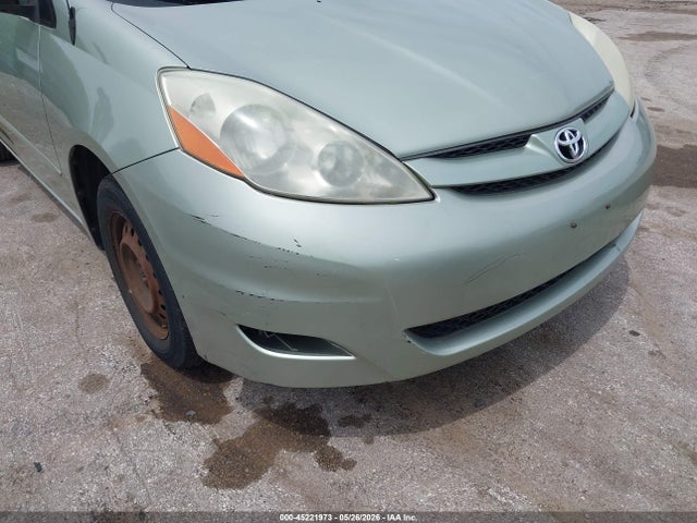 Toyota Sienna Ce