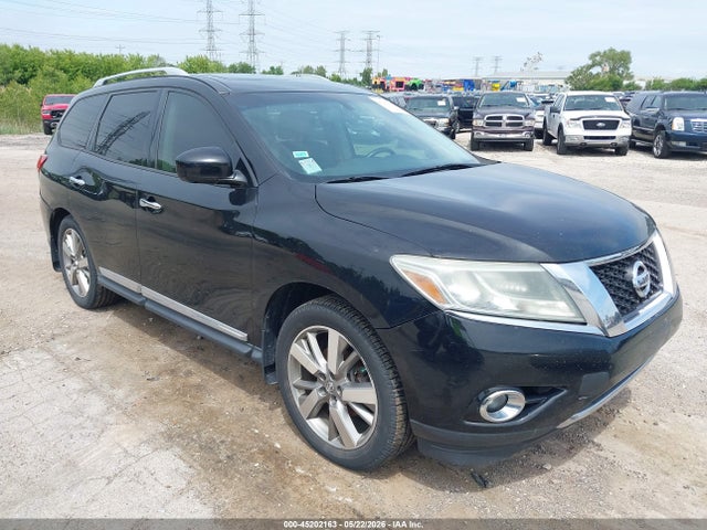 Salvage Nissan Pathfinder Image