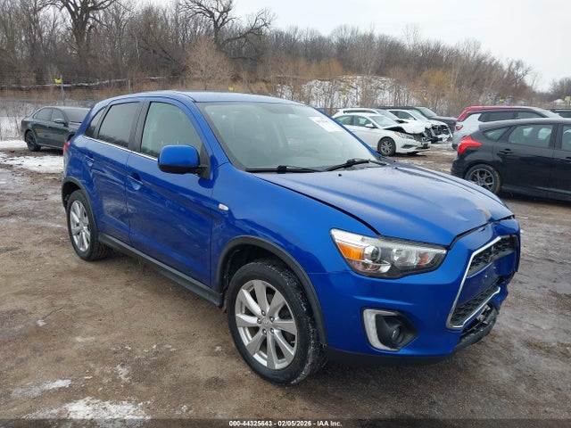 Salvage Mitsubishi Outlander Image