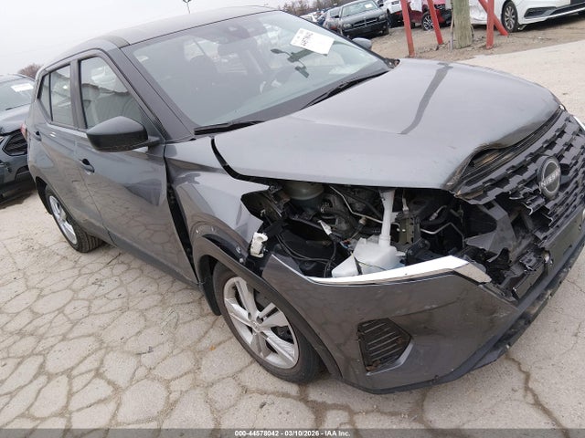 Salvage Nissan Kicks Image