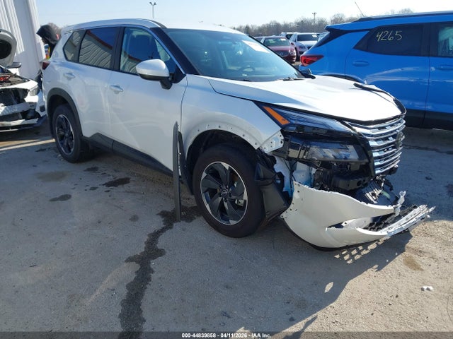 Salvage Nissan Rogue Image