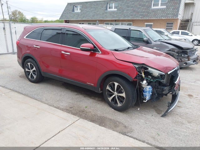 Salvage Kia Sorento Image