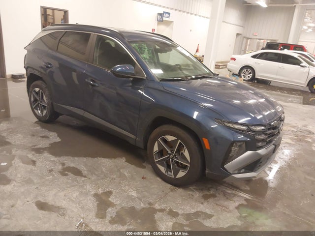 Salvage Hyundai TUCSON Image