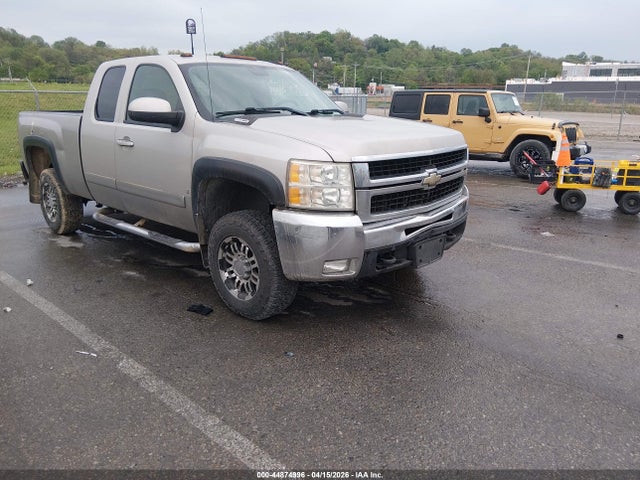 Salvage Chevrolet Silverado 2500 Image