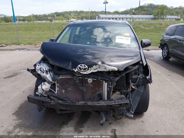 Toyota Sienna Xle 8 Passenger
