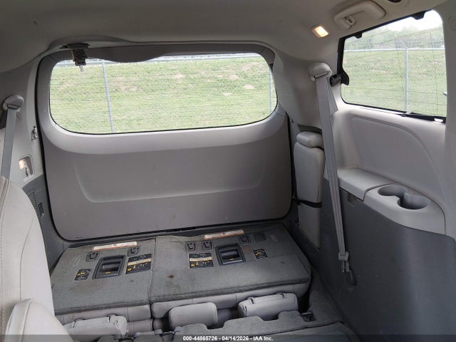 Toyota Sienna Xle 8 Passenger