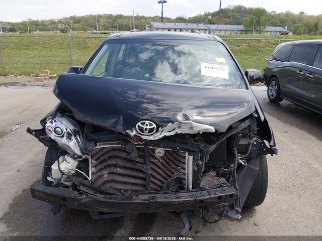 Toyota Sienna Xle 8 Passenger
