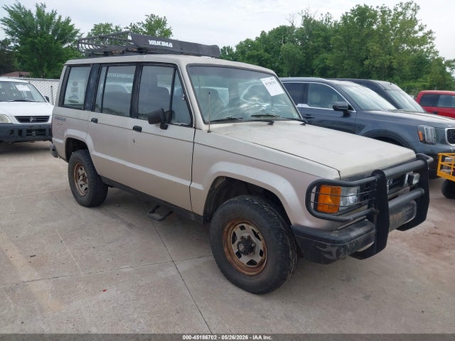 Salvage Isuzu Trooper Image