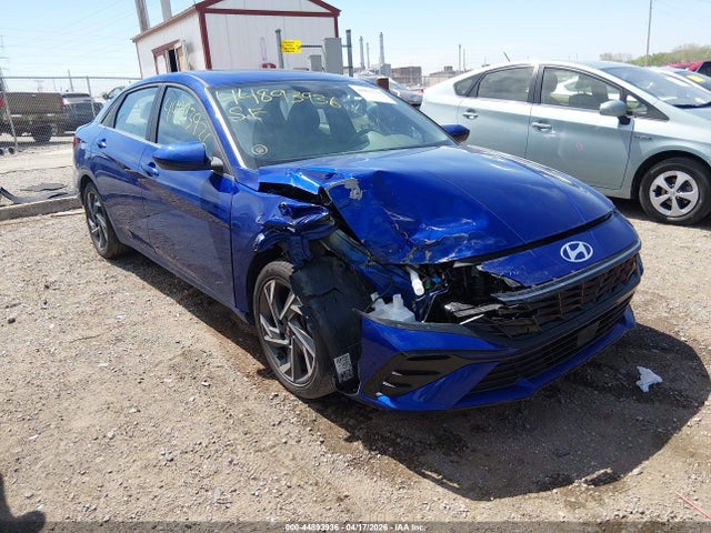 Salvage Hyundai ELANTRA Image