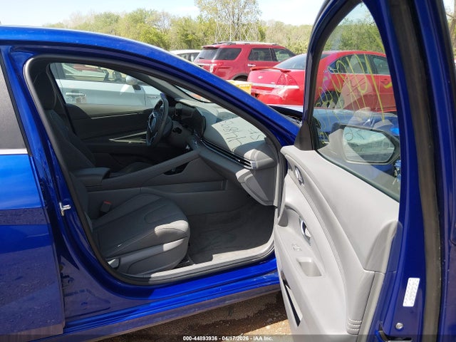 Hyundai ELANTRA Sel
