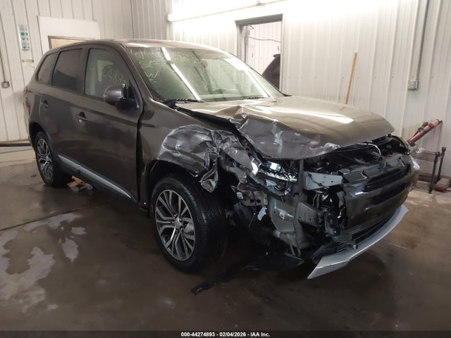 Salvage Mitsubishi Outlander Image