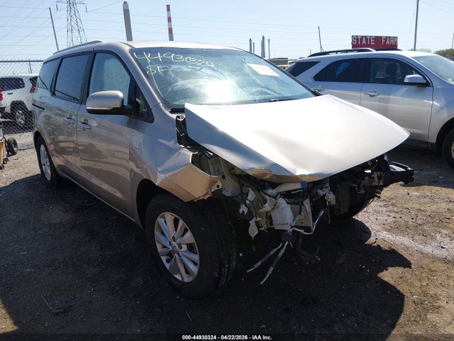 Salvage Kia Sedona Image