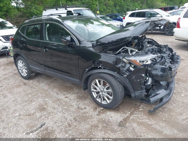 Salvage Nissan Rogue Image
