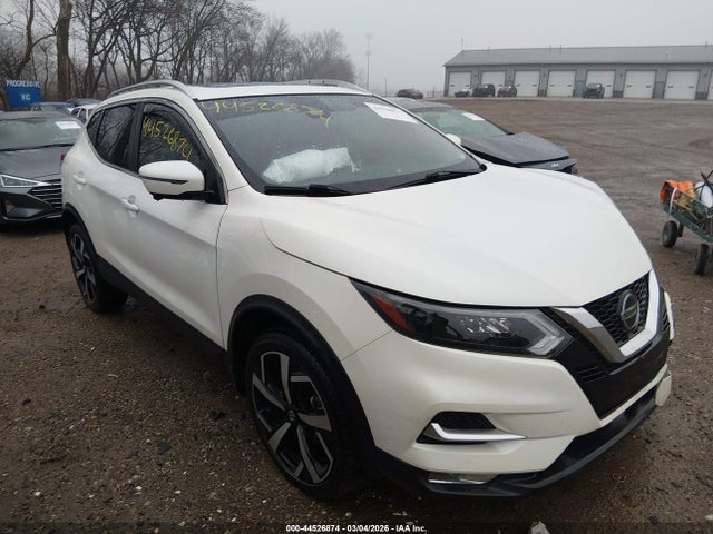 Salvage Nissan Rogue Image