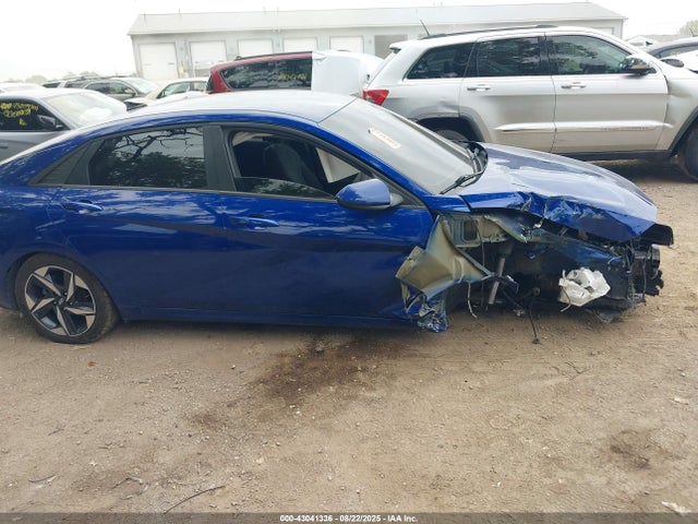 Hyundai ELANTRA Sel