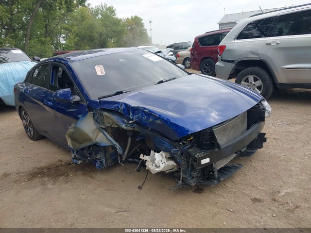 Salvage Hyundai ELANTRA Image