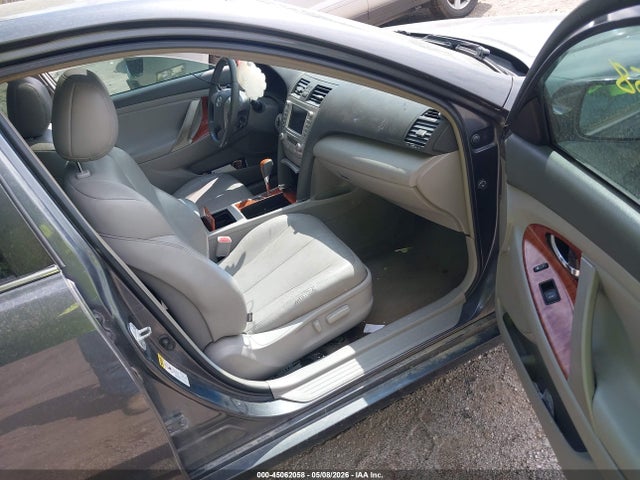 Toyota Camry Xle V6