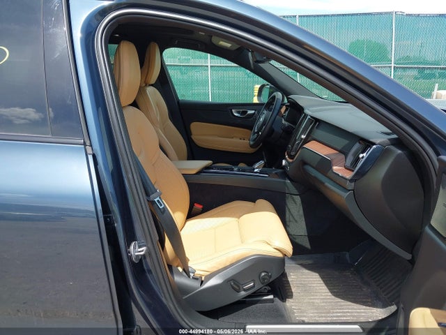 Volvo XC60 B5 Ultimate Dark Theme