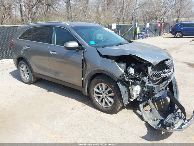Salvage Kia Sorento Image