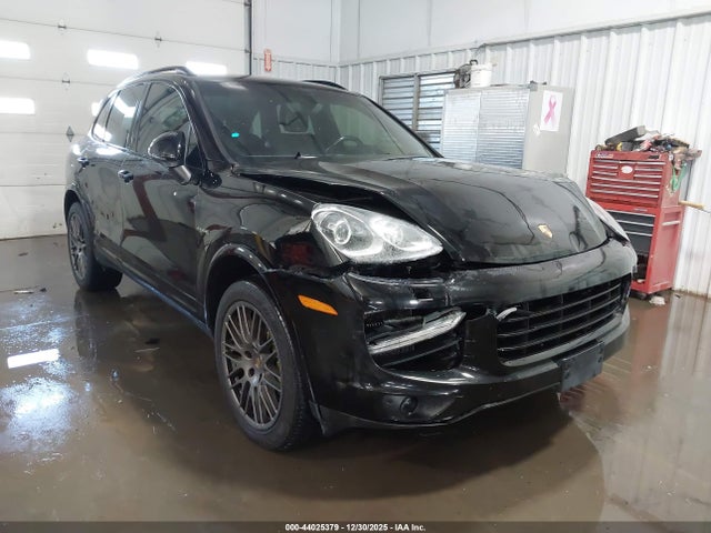 Salvage Porsche Cayenne E-hybrid Image