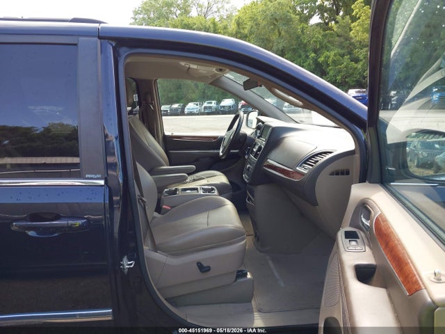 Chrysler Town & Country Touring-l