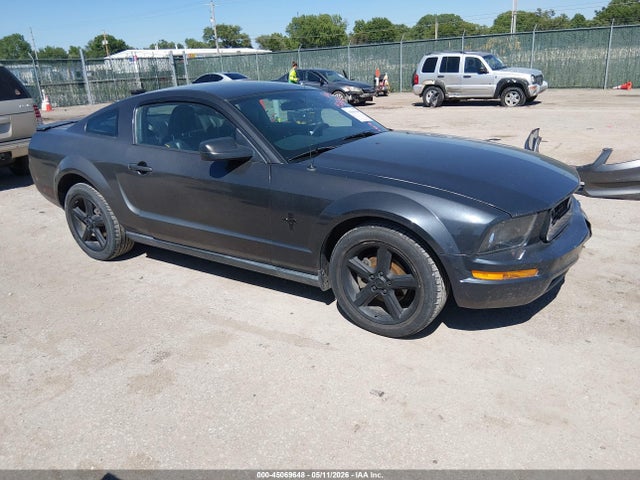 Salvage Ford Mustang Image