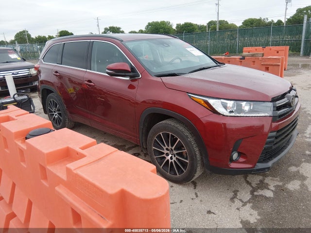 Salvage Toyota Highlander Image