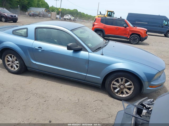 Salvage Ford Mustang Image