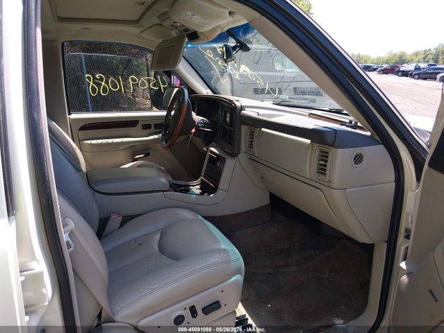 Cadillac Escalade Standard