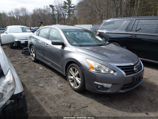 Salvage Nissan Altima Image