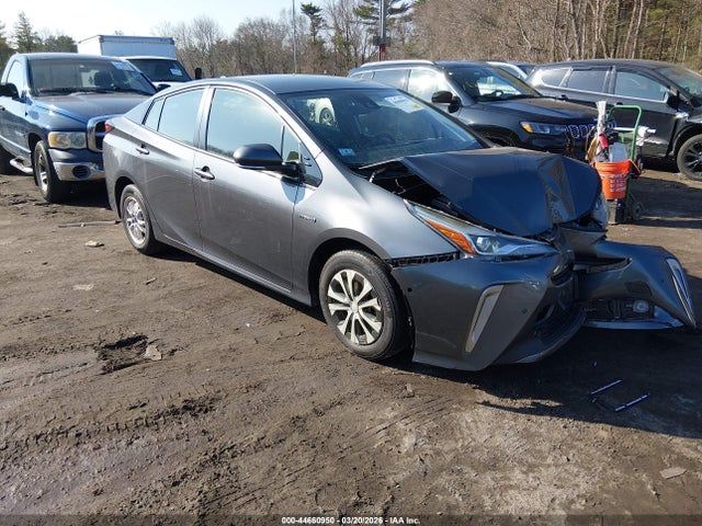 Salvage Toyota Prius Image