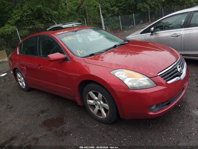 Salvage Nissan Altima Image